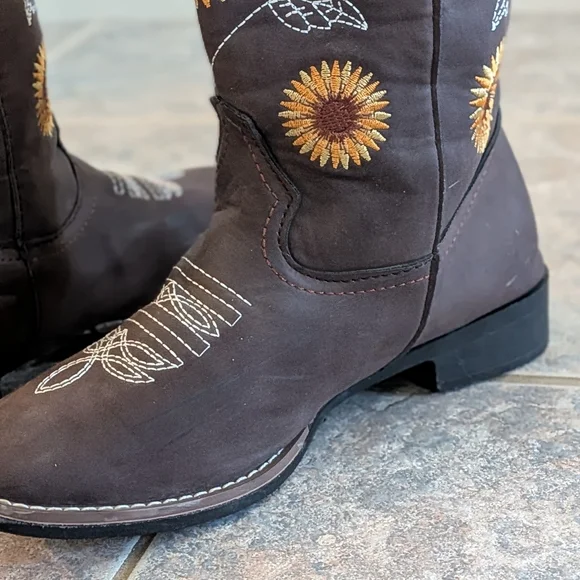 Brown Cowboy Heeled Boots with Sunflower Embroidery Women Size 38(6.5-7) - Picture 6 of 10